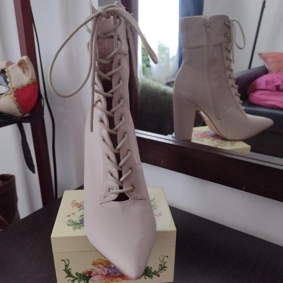 EUC Light beige Akria pointed toe block heel boots - Picture 3 of 4